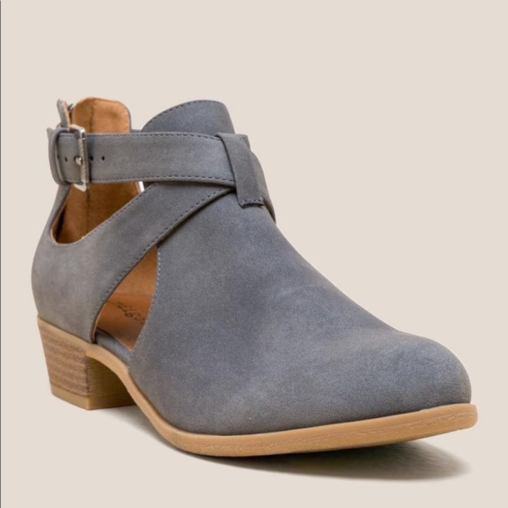 Women’s Indigo Rd. Blue Chopout Ankle Bootie